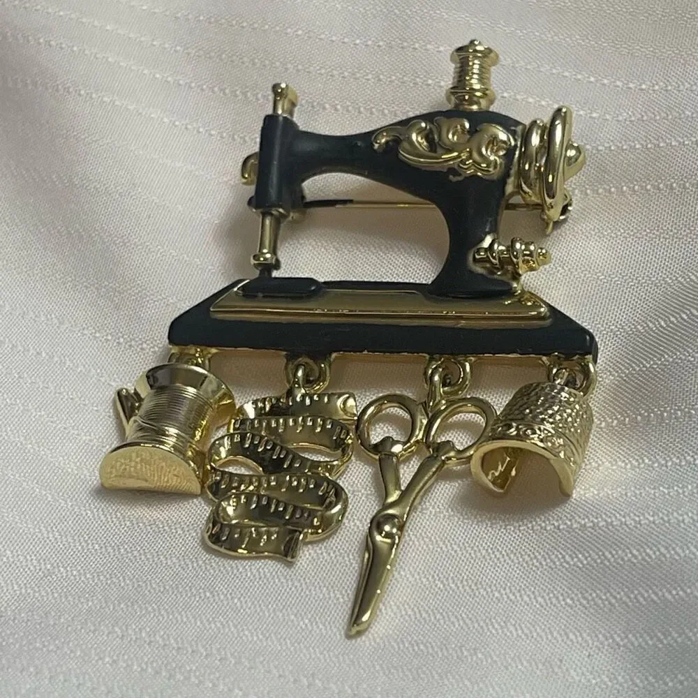 Danecraft Vintage Sewing Machine Brooch with Dangling Sewing Charms